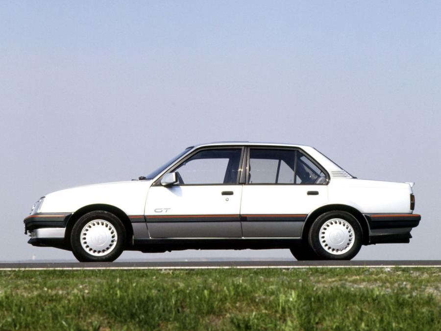  Opel Ascona GT 1986 года  (фото 2 из 4)